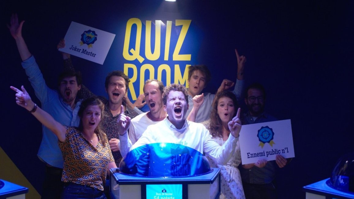 photo de groupe dans la salle quizz room de lyon