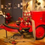 ancien equipement hydraulique expose au musee des sapeurs pompiers a lyon