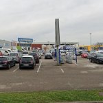 entree parking castorama lyon bron