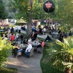 afterwork  dans le jardin exterieur durestaurant ile