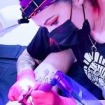 seance de tatouage au salon fleur lunaire tattoo a lyon