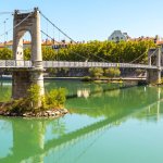 vue ensemble de la passerrelle du college a lyon