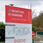 panneau d instructions a l entree de la decheterie donnerie de saint genis les ollieres a lyon