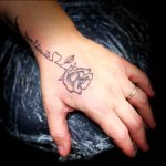 tatouage fleur au bras realise au salon spirit_tattoo a lyon