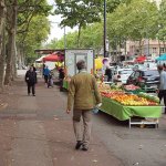 etales fruits et legumes sur le marche de lacroix rousse un dimanche a lyon