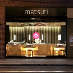 vitrine illuminee restaurant japonais matsuri lyon part dieu
