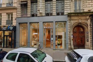 grande vitrine en verre du magasin de literie ecologique kipli a lyon