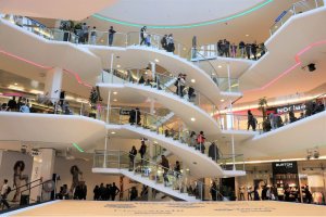 escaliers colimacon centre commercial westfield part dieu lyon