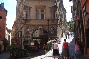 place de latrinite lyon