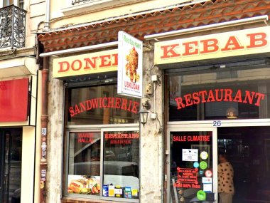 devanture uskudar kebab lyon
