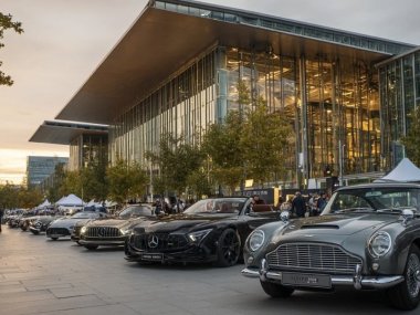 exposition devoitures de luxe a lyon confluence