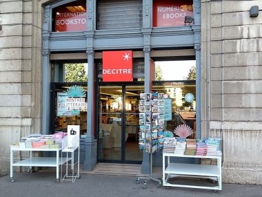 entree librairie decitre place bellecour lyon