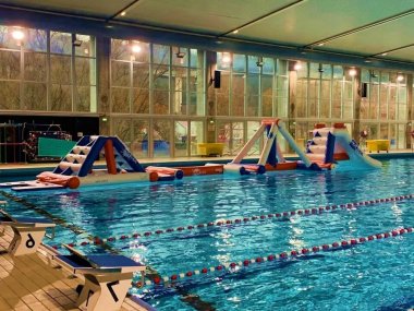 toboggan jeux enfants piscine municipale olympique vaise