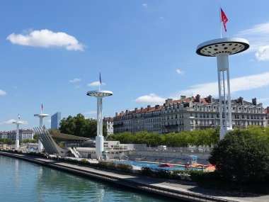 piscine centre nautique tony bertrand depuis pont universite lyon