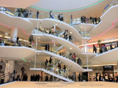 escaliers colimacon centre commercial westfield part dieu lyon