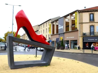 la cite de la chaussure de romans sur isere.jpg