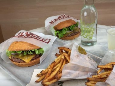 burgers frites maison restaurant bennie organic lyon