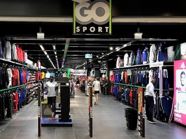 entree du magasin go sport de lyon confluence depuis la galerie marchande