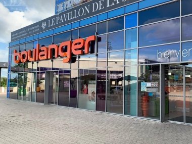 entree vitree magasin boulanger vaulx en velin carre de soie