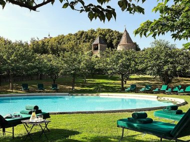 piscine exterieur hotel chateau de bagnols