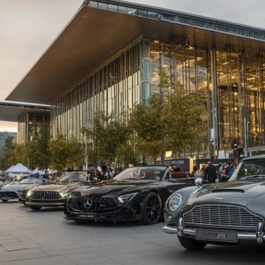 exposition devoitures de luxe a lyon confluence