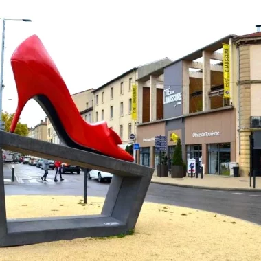 la cite de la chaussure de romans sur isere.jpg