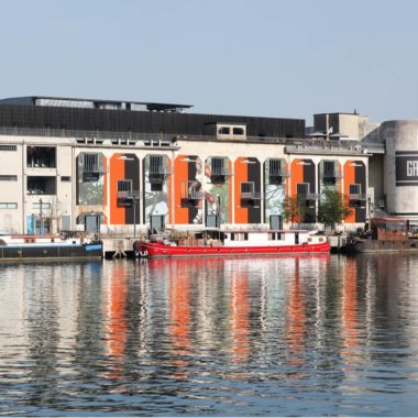 peniches vue ensemble depuis docks entrepot la sucriere lyon confluence