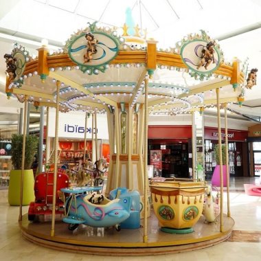 manege pour enfant zig zag du centre commercial auchan de caluire et cuire