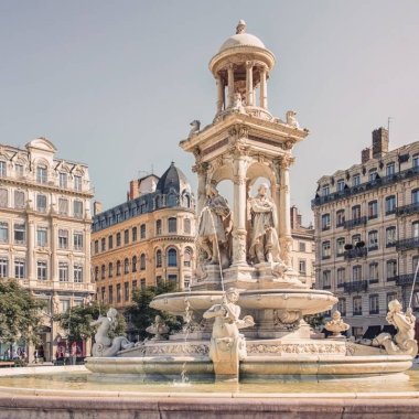 img zoom sur la renovation des monuments lyonnais