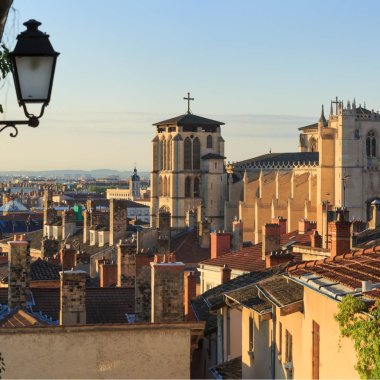 vue sur toits quartier vieux lyon