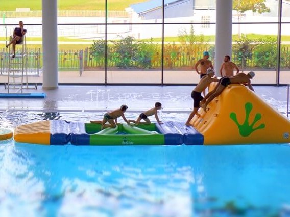 jeux flottants enfants centre nautique municipale piscine lyon venissieux