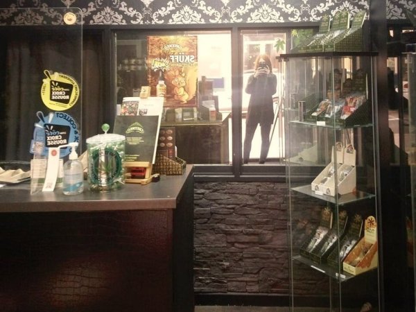 vente article a base de cbd et plantes dans la boutique flower town cbd a lyon