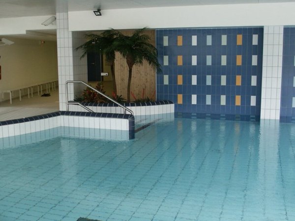 bassin interieur spa chauffee centre aquatique escapad saint laurent chamousset