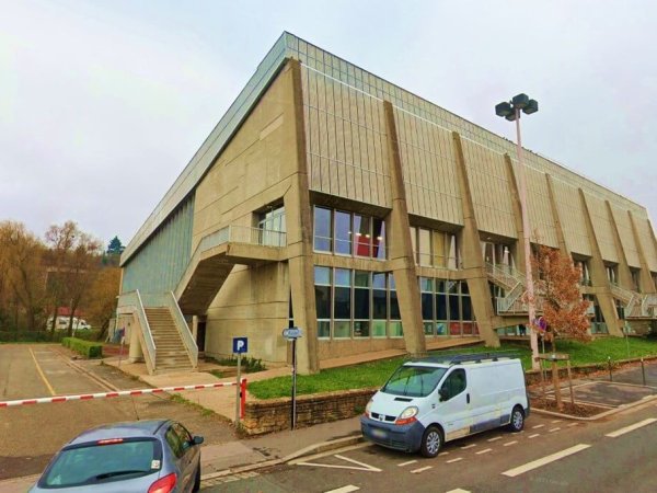 abords batiment piscine publique vaise