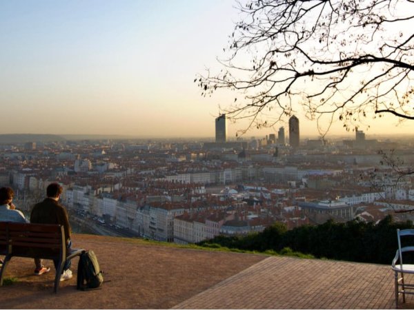 voir lever soleil sur lyon depuis jardin des curiosites