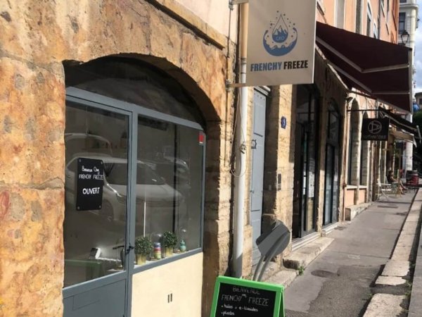 vitrine boutique cbd frenchy freeze lyon 5 place saint paul