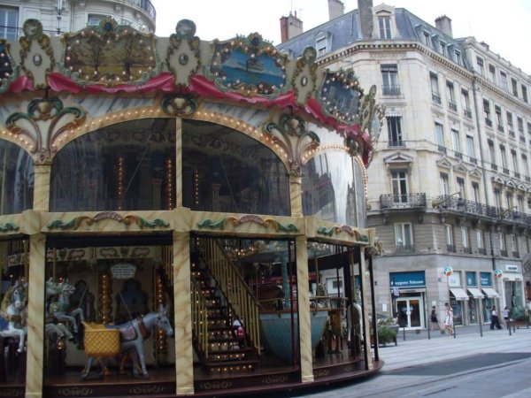 carroussel jules vernes manege a deux etages du pont dela guillotiere