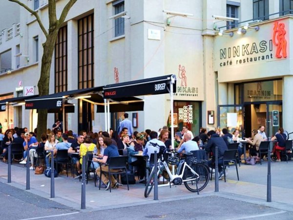 terrasse brasserie restaurant ninkasi villeurbanne gratte ciel