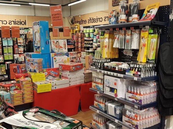 rayon loisirs creatifs pour les enfants dans le magasin cultura de givors