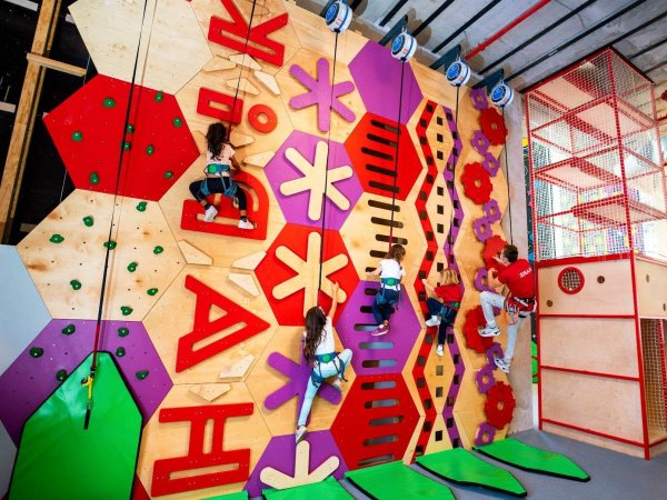 cours d escalade pour les enfants a la salle d escalade et accrobranche hapik a lyon