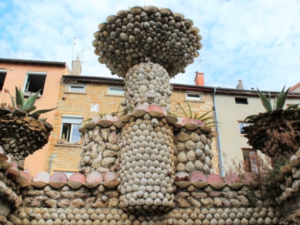 mur pierre coquillages jardin rosa mir lyon