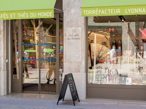 devanture boutique route des aromes lyon 2