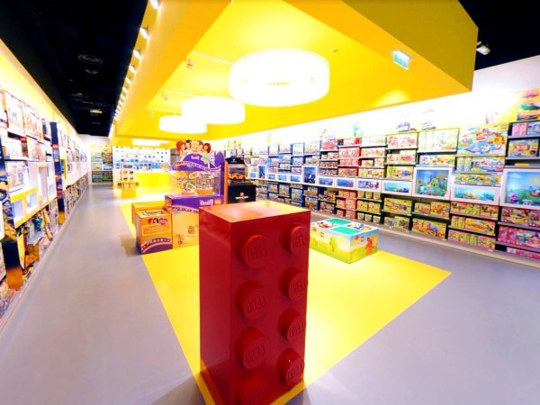 showroom du lego store au centre commercial westfield a lyon