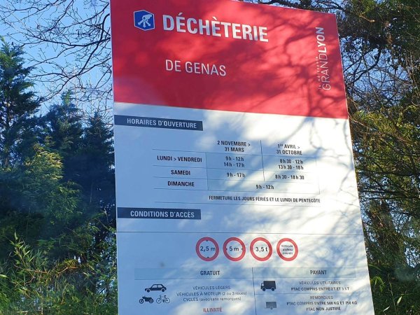 panneau d information de la la decheterie de genas a lyon