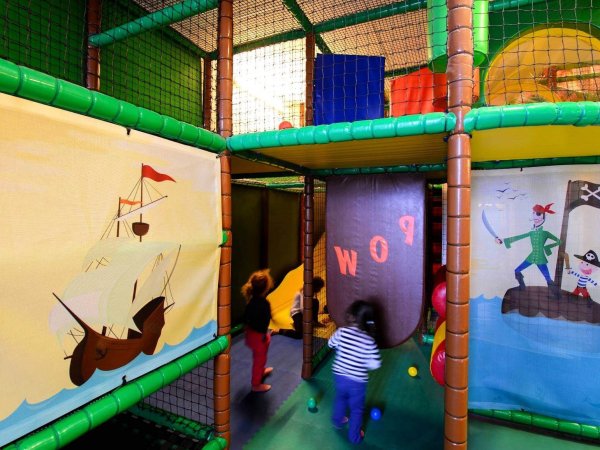 aire de jeu pour enfants a la salle d escalade climb up lyon confluence