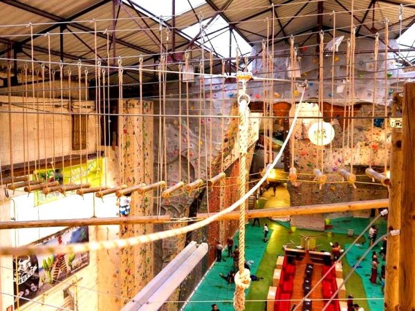 parcours en hauteur a la salle d escalade climb up a lyon