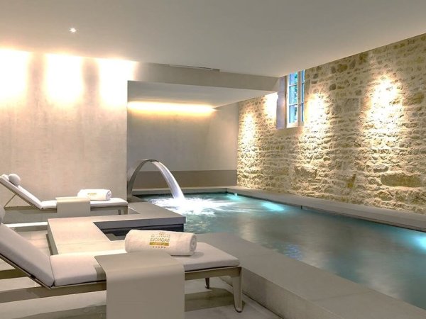 piscine spa chateau de bagnols