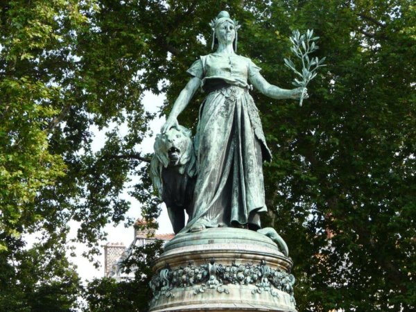statue monument de la republique place carnot lyon