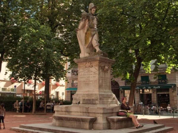 statue sergent blandan place sathonay lyon