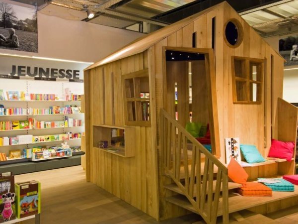 espace jeunesse librairie decitre centre commercial lyon confluence